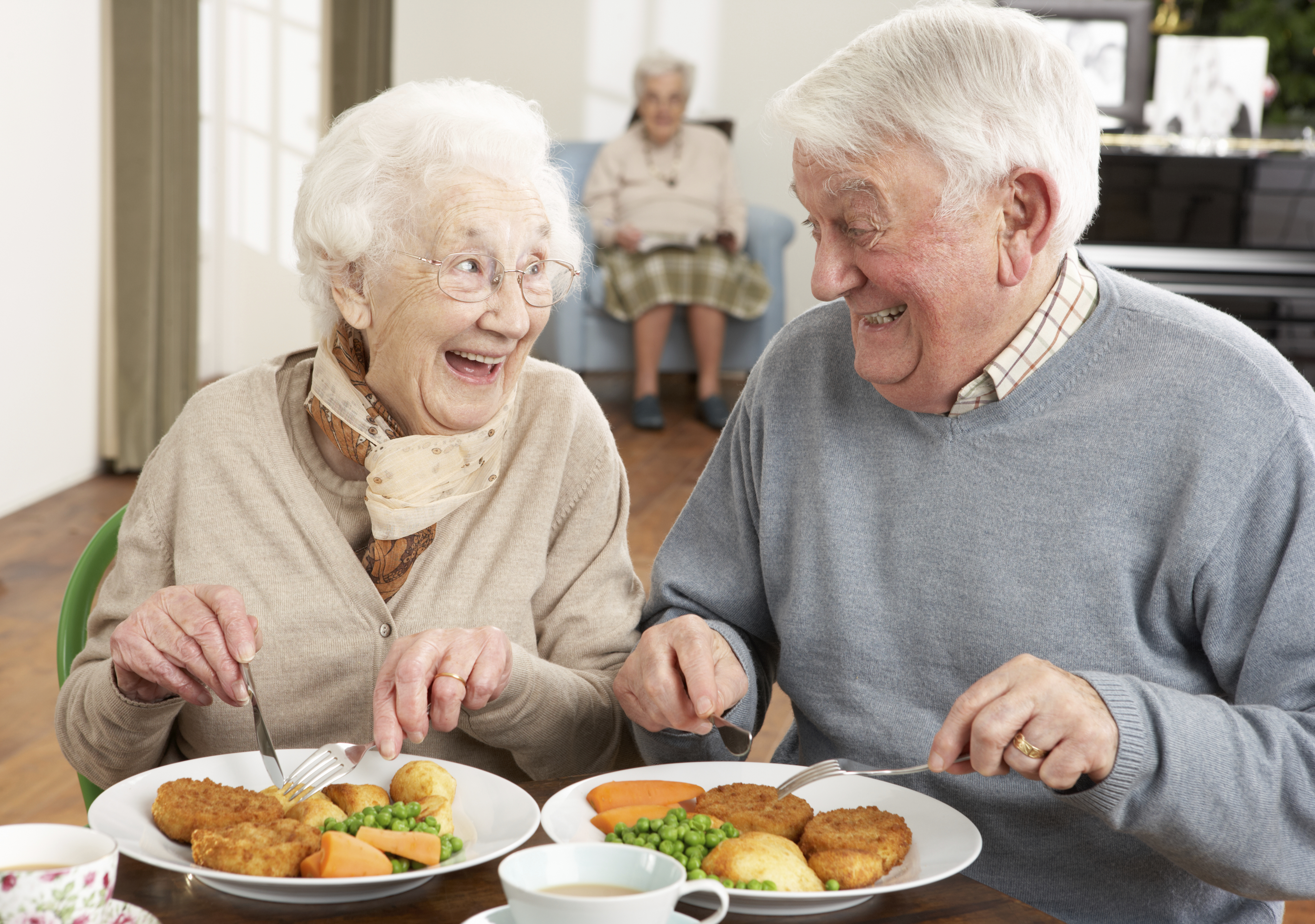 В пожилом возрасте появилась. Пожилые люди. Еда для пожилых людей. Питание пожилых. Здоровое питание для пожилых.